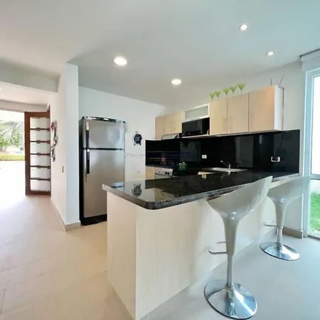 Casa Arcoíris: Espectacular Casa En Con Acceso Directo A La Playa Villa *