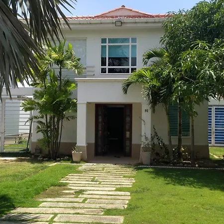 Casa Arcoíris: Espectacular Casa En Con Acceso Directo A La Playa Cartagena