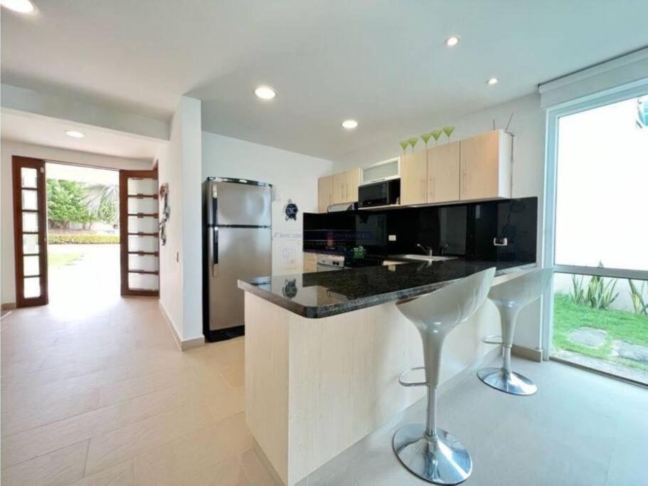 Casa Arcoíris: Espectacular Casa En Con Acceso Directo A La Playa Villa *