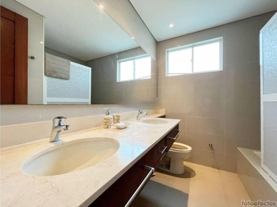 Casa Arcoíris: Espectacular Casa En Con Acceso Directo A La Playa Villa *