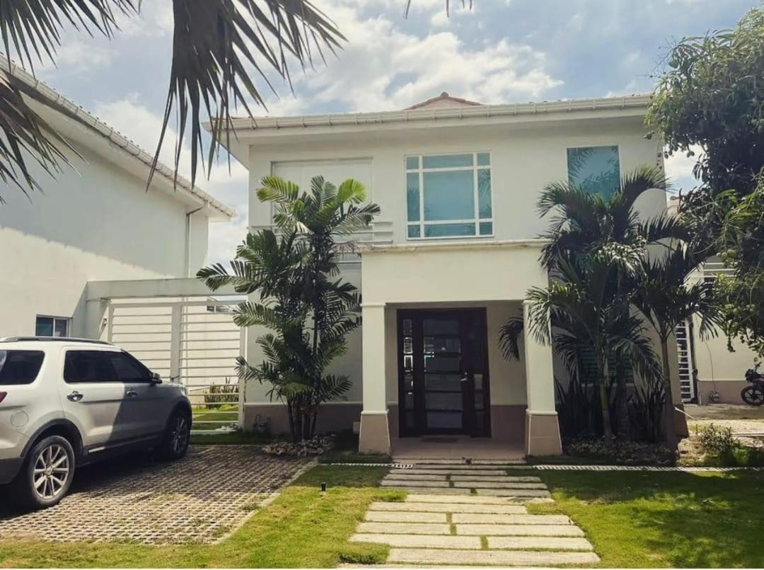 Casa Arcoíris: Espectacular Casa En Con Acceso Directo A La Playa