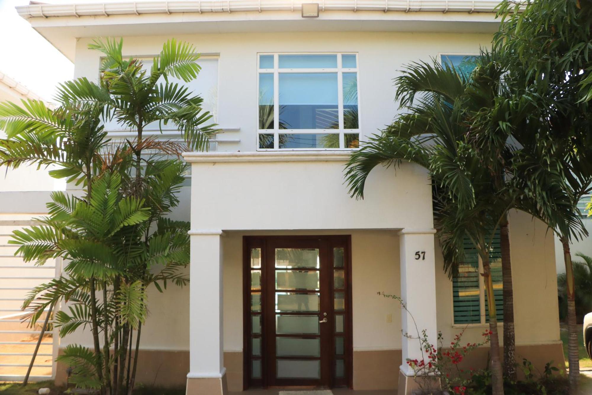 Villa Casa Arcoíris: Espectacular Casa En Con Acceso Directo A La Playa