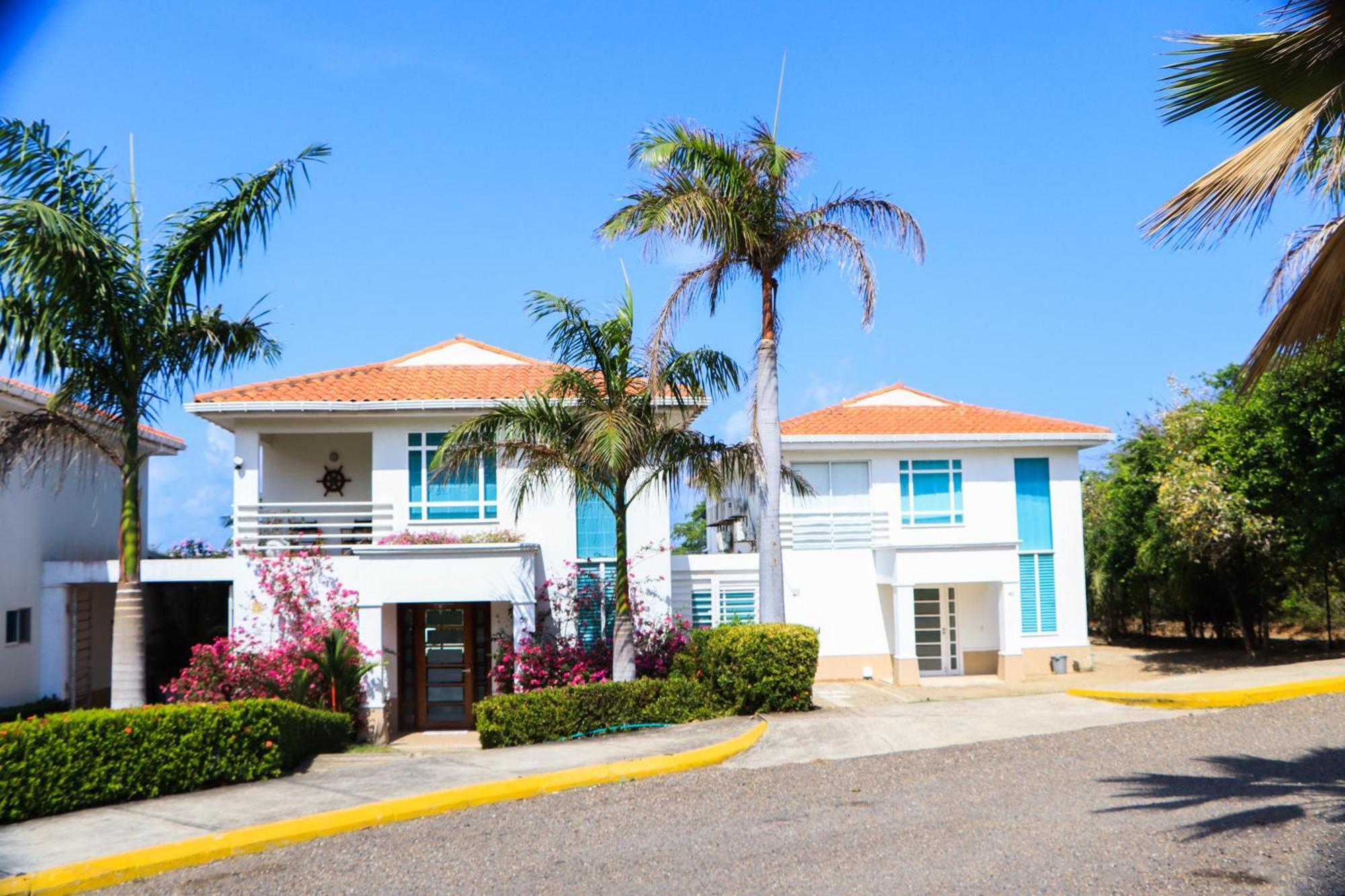 Villa Casa Arcoíris: Espectacular Casa En Con Acceso Directo A La Playa *